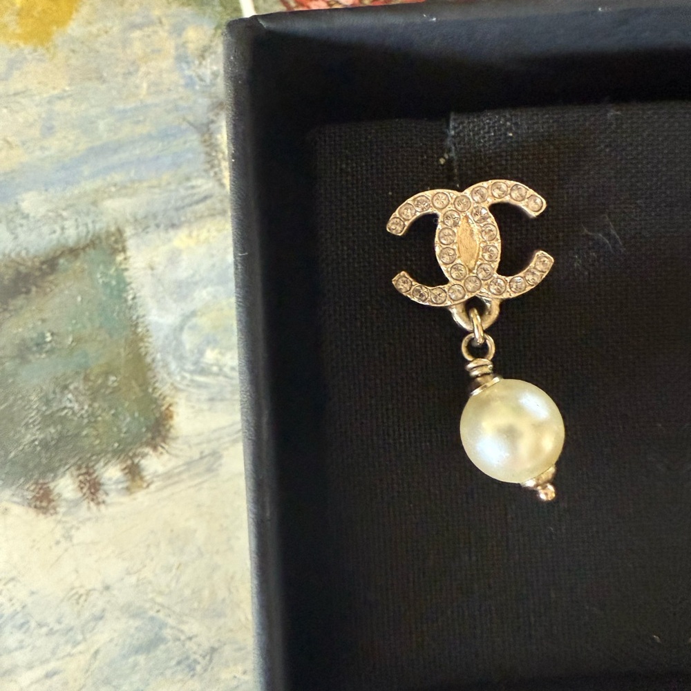Chanel CC Crystal Pearl Earrings - Picture 5 of 8